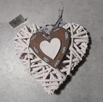 NIEUW decoratie HART wit rotan / riet met kleine hartjes, Ophalen of Verzenden, Nieuw