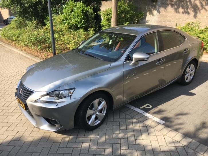 Lexus IS 300H 2.5 Hybrid CVT 2015 Grijs, Auto's, Lexus, Particulier, IS, ABS, Airbags, Airconditioning, Centrale vergrendeling