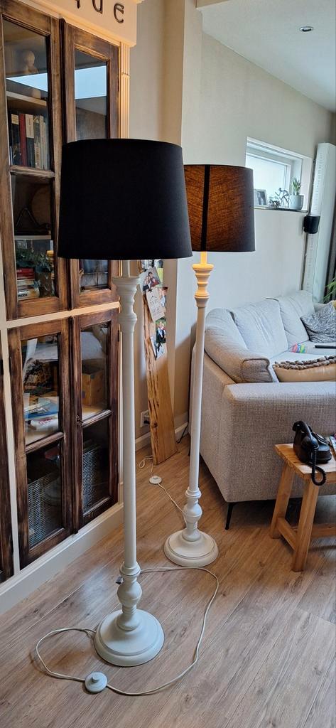 Houten Staande Lampen met Zwarte Kap, Huis en Inrichting, Lampen | Vloerlampen, Gebruikt, 150 tot 200 cm, Hout, Stof, Ophalen