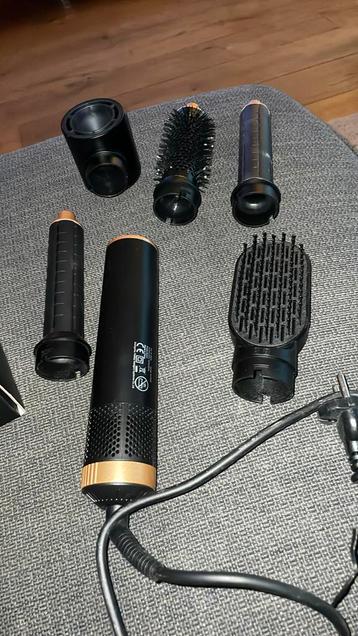 Fohn, voor krullen, borstelen en meer beschikbaar voor biedingen