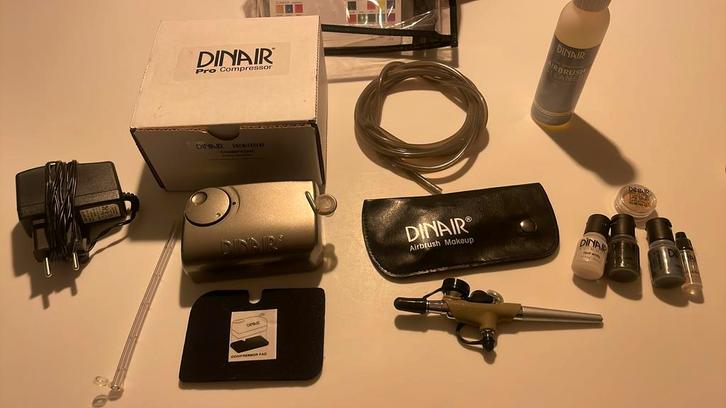 Nauwelijks gebruikt: dinair pro airbrush volledig set, Sieraden, Tassen en Uiterlijk, Uiterlijk | Cosmetica en Make-up, Zo goed als nieuw