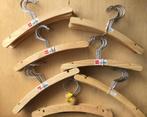 38 houten baby kledinghangers HEMA + 2 met vogels - ZGAN, Ophalen of Verzenden, Zo goed als nieuw, Hema