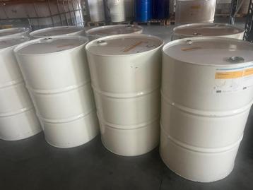 Lege metalen vaten inhoud 200 liter beschikbaar voor biedingen