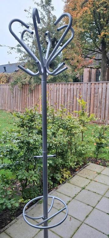 Metalen Staande Kapstok - Modern Design beschikbaar voor biedingen