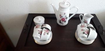 theeservies beschikbaar voor biedingen