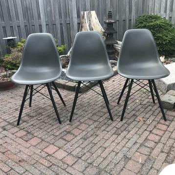 3  Vitra DSR Eames plastic chair design stoel  beschikbaar voor biedingen