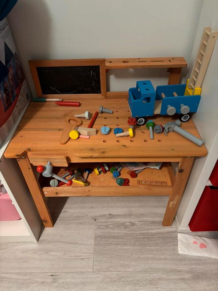 Werkbank inclusief veel materiaal, Kinderen en Baby's, Speelgoed | Speeltafels, Zo goed als nieuw, Ophalen