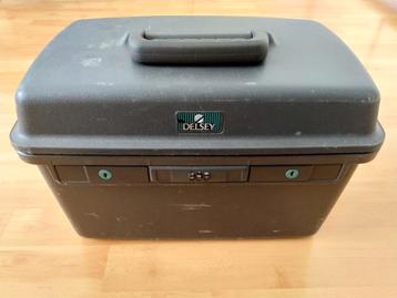 Delsey hardcase beautycase. beschikbaar voor biedingen
