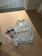 Stussy x Nike Crewneck Grijs - Nieuw met kaartje!, Kleding | Heren, Heren-kledingpakketten, Ophalen of Verzenden, Nieuw, Maat 48/50 (M)