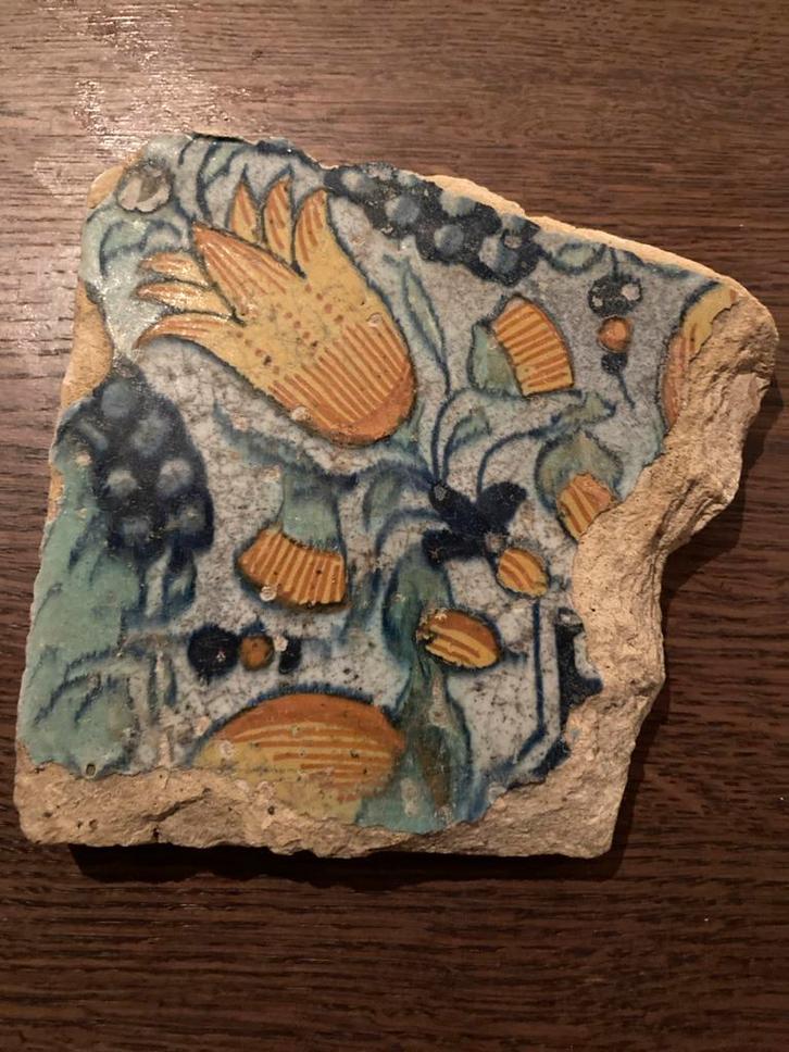 17e Eeuwse Tegel met Bloemmotief, Antiek en Kunst, Antiek | Wandborden en Tegels, Ophalen of Verzenden