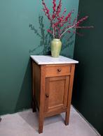 Vintage nachtkastje met marmeren blad, Huis en Inrichting, Slaapkamer | Nachtkastjes, Ophalen, Gebruikt, Minder dan 45 cm, 55 tot 70 cm