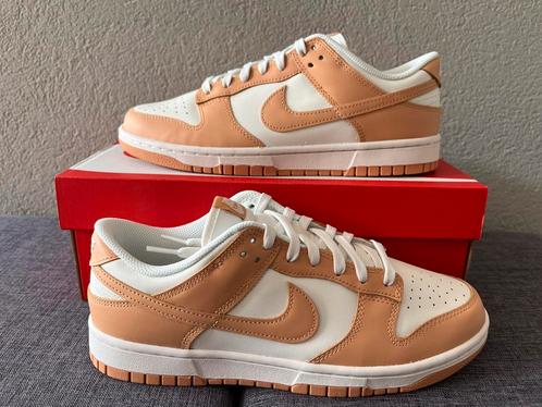 Nike Dunk Low WMNS Harvest Moon mt 42 EU / 10W US, Kleding | Dames, Schoenen, Nieuw, Sneakers of Gympen, Overige kleuren, Ophalen of Verzenden