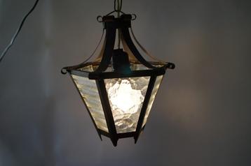 Oude lantaarn hanglamp reliëf glas metaal frame messing. beschikbaar voor biedingen