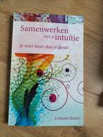 Boek:  Samenwerken met je intuïtie - Leonore Kester, Ophalen of Verzenden, Zo goed als nieuw, Leonore Kester