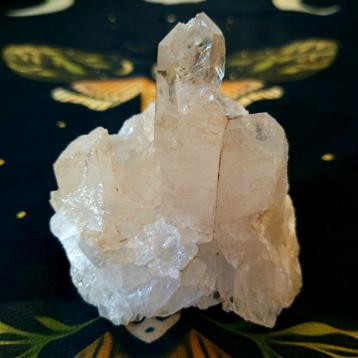 Bergkristal clear quartz cluster edelsteen kristal mineraal beschikbaar voor biedingen