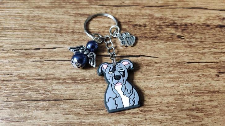 Hanger Sleutelhanger Pitbull grijs PVC met beschermengeltje, Hobby en Vrije tijd, Kralen en Sieraden maken, Nieuw, Hanger, Verzenden