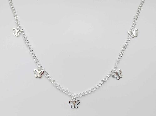 zilverkleurige ketting met vlinder bedeltjes, Sieraden, Tassen en Uiterlijk, Kettingen, Nieuw, Overige materialen, Zilver, Ophalen of Verzenden