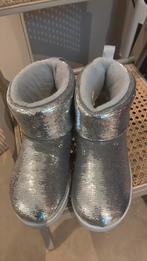 Nieuwe Uggs maat 38  zilver kleur, Kinderen en Baby's, Ophalen, Zo goed als nieuw, Meisje, Schoenen
