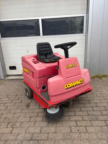 Eureka compact opzit veegmachine  beschikbaar voor biedingen