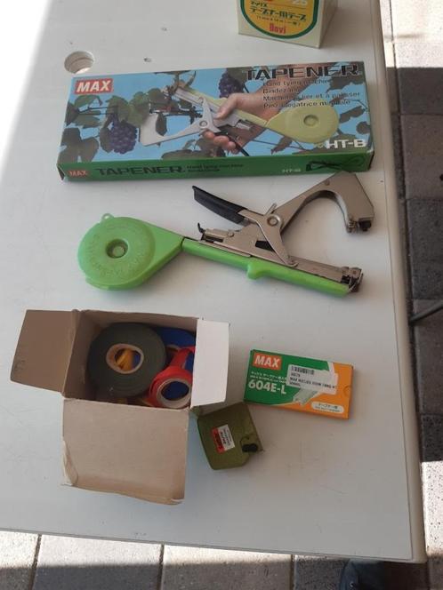 Max tapener . ( planten aan binder ), Tuin en Terras, Hand-tuingereedschap, Zo goed als nieuw, Overige soorten, Ophalen of Verzenden