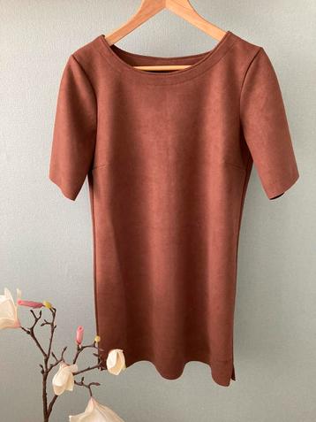 Leuke / suede- achtige- jurk/ bruin / maat m  beschikbaar voor biedingen