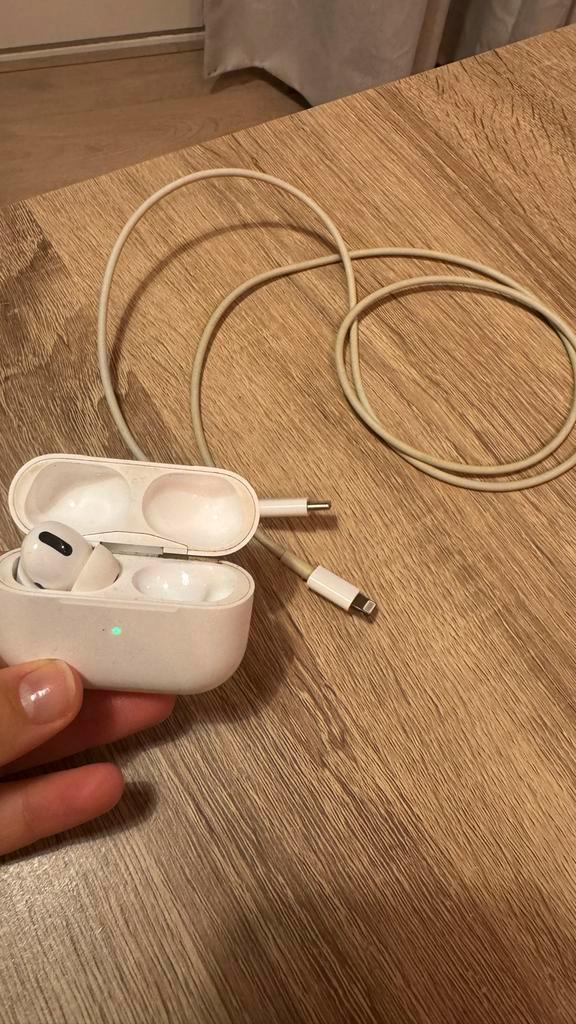 Apple Airpod 1 - Linker Oortje + Oplaadcase + Kabel, Audio, Tv en Foto, Koptelefoons, Gebruikt, Draadloos, Ophalen of Verzenden