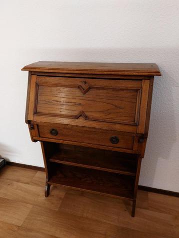 secretaire beschikbaar voor biedingen