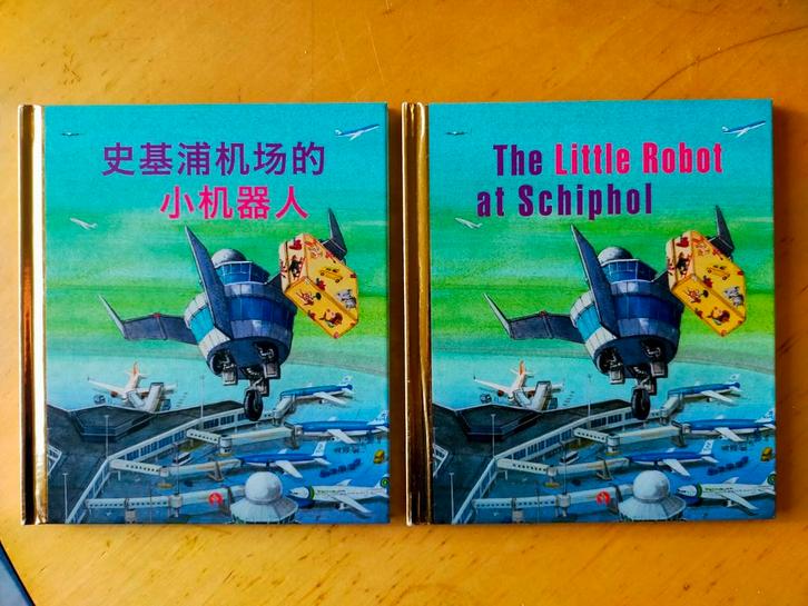 Robotje van Schiphol - Charlotte Dematons (Engelse editie), Boeken, Kinderboeken | Jeugd | 10 tot 12 jaar, Zo goed als nieuw, Fictie