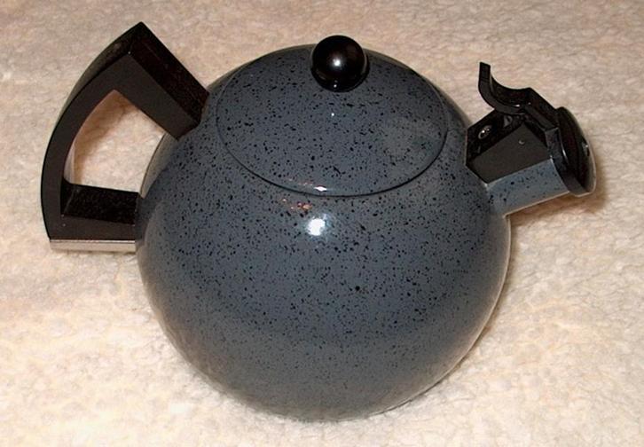 donkergrijze design fluitketel (2,5 liter), Huis en Inrichting, Keuken | Keukenbenodigdheden, Zo goed als nieuw, Ophalen