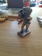 Tinnen massieve beeldje man met mand, Antiek en Kunst, Antiek | Tin, Ophalen of Verzenden