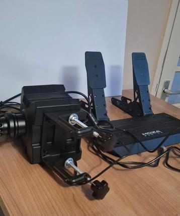 Moza R5 Base + Pedalen (Zonder Stuur) - Zo Goed Als Nieuw! beschikbaar voor biedingen