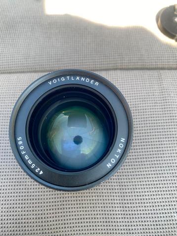  Voigtlander 42.5mm F/0.95 Nokton objectief zwart beschikbaar voor biedingen