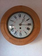 Schoolklok oud grenen, Huis en Inrichting, Woonaccessoires | Klokken, Ophalen, Gebruikt, Wandklok