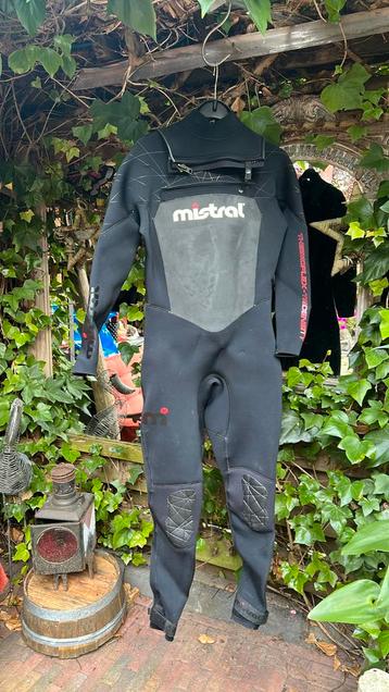 Mistral wetsuite nieuw surfpak semi droogpak. beschikbaar voor biedingen