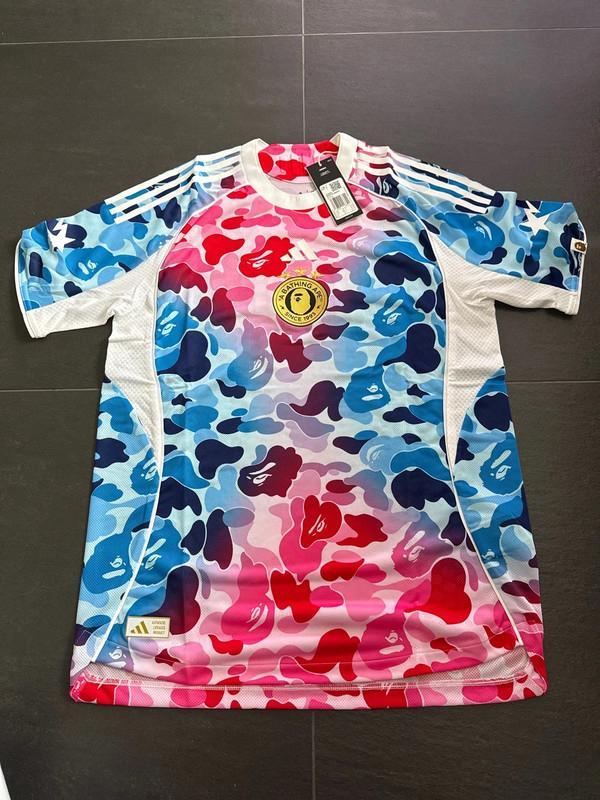 Adidas x Bape Voetbalshirt maat S, Kleding | Heren, T-shirts, Nieuw, Overige maten, Overige kleuren, Ophalen of Verzenden
