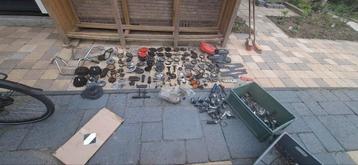 Tomos en piaggio onderdelen  beschikbaar voor biedingen