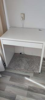 Wit Bureau met Lade, Ophalen