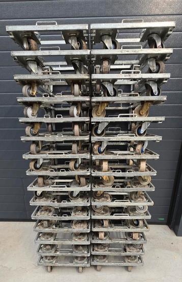 30 broodkratdolly's beschikbaar voor biedingen