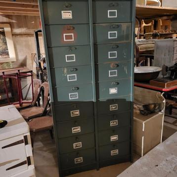 Prachtige geleefde Strafor kleppenkast  beschikbaar voor biedingen