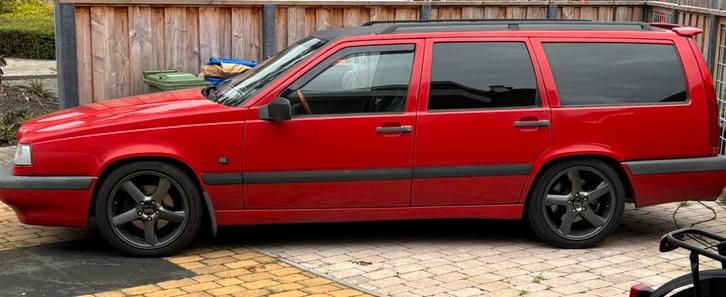 Volvo 850 2.3 T-5 AUT 1996 Rood, Auto's, Volvo, Particulier, Benzine, Stationwagon, Automaat, Origineel Nederlands, Rood, Voorwielaandrijving