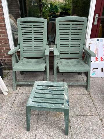 Tuinstoelen + kruk beschikbaar voor biedingen
