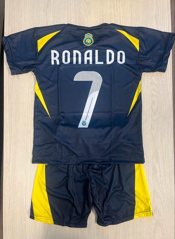 Ronaldo Al-nassr voetbaltenue shirt met broek 2024/2025 beschikbaar voor biedingen