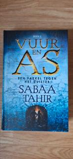 Sabaa Tahir - Vuur en As 2 - Een fakkel tegen het duister, Ophalen of Verzenden, Zo goed als nieuw, Sabaa Tahir