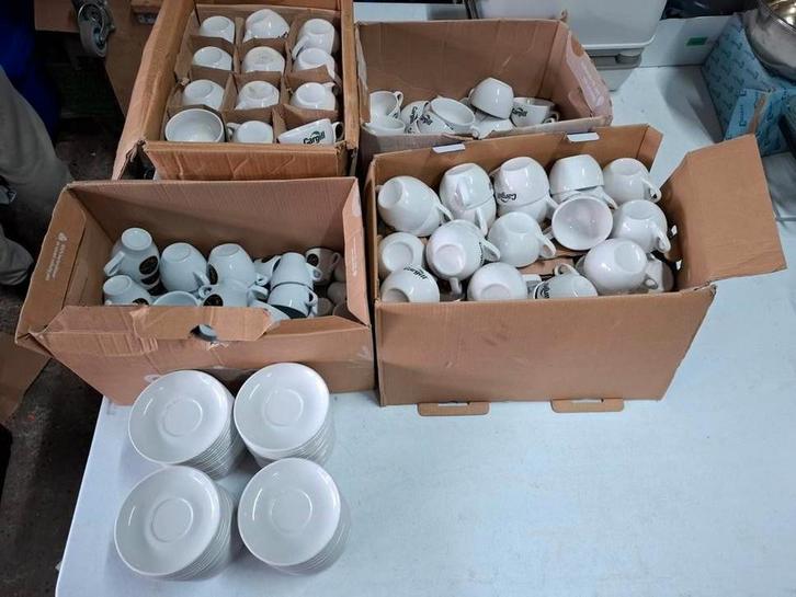 Grote partij kopjes en schotels - horeca, Huis en Inrichting, Keuken | Servies, Zo goed als nieuw, Kop(pen) en/of Schotel(s), Overige stijlen