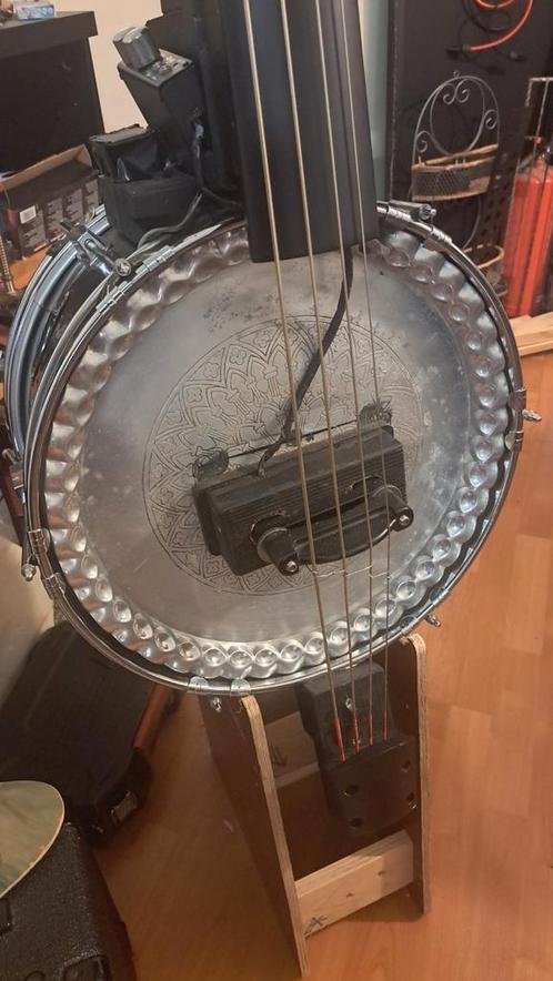 Stagg/zelfbouw Drumbass, Muziek en Instrumenten, Snaarinstrumenten | Gitaren | Bas, Zo goed als nieuw, Semi-akoestisch, Fretloos