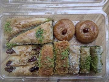 Baklava - baklava, Tatlı - tatlı,  Kadayıf - kadayıf beschikbaar voor biedingen
