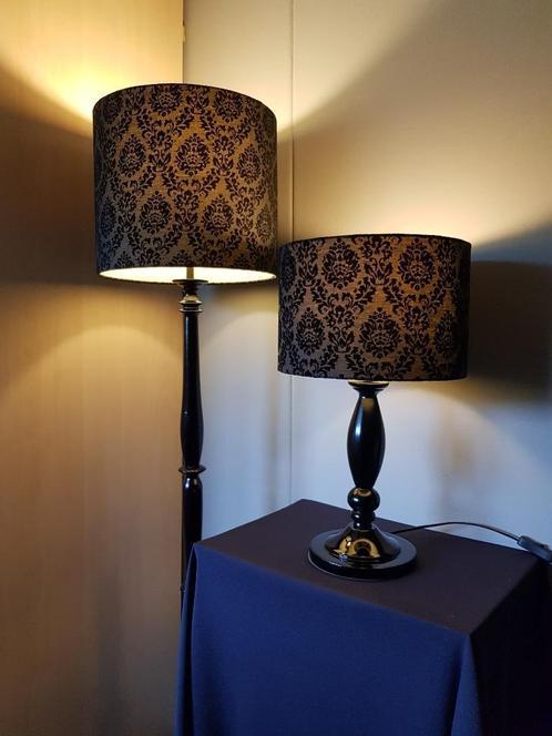Set: zwarte vloerlamp en tafellamp met barok motief, Huis en Inrichting, Lampen | Vloerlampen, Gebruikt, 150 tot 200 cm, Hout