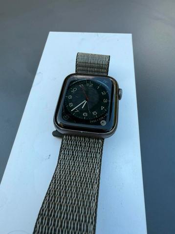 Apple watch series 5 -44mm met 9 bandjes beschikbaar voor biedingen