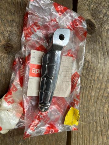 Voetsteun rechts Aprilia RS 50 99-05 AP8235018 beschikbaar voor biedingen