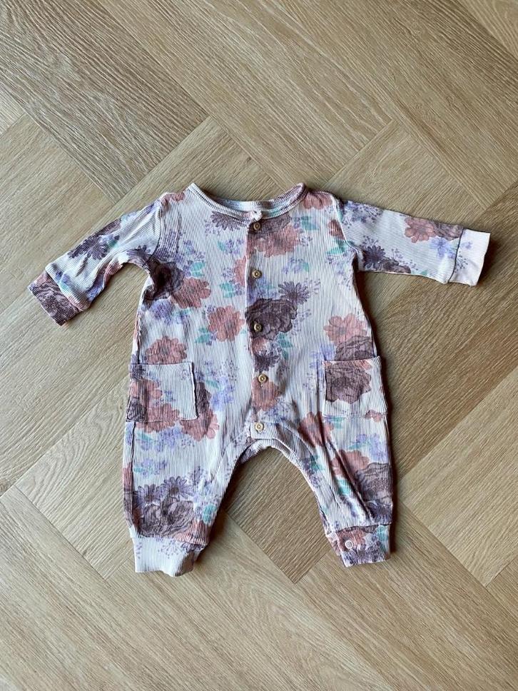 Z.g.a.n. Boxpakje / pakje van H&M met bloemen, maat 56, Kinderen en Baby's, Babykleding | Maat 56, Zo goed als nieuw, Meisje, Pakje